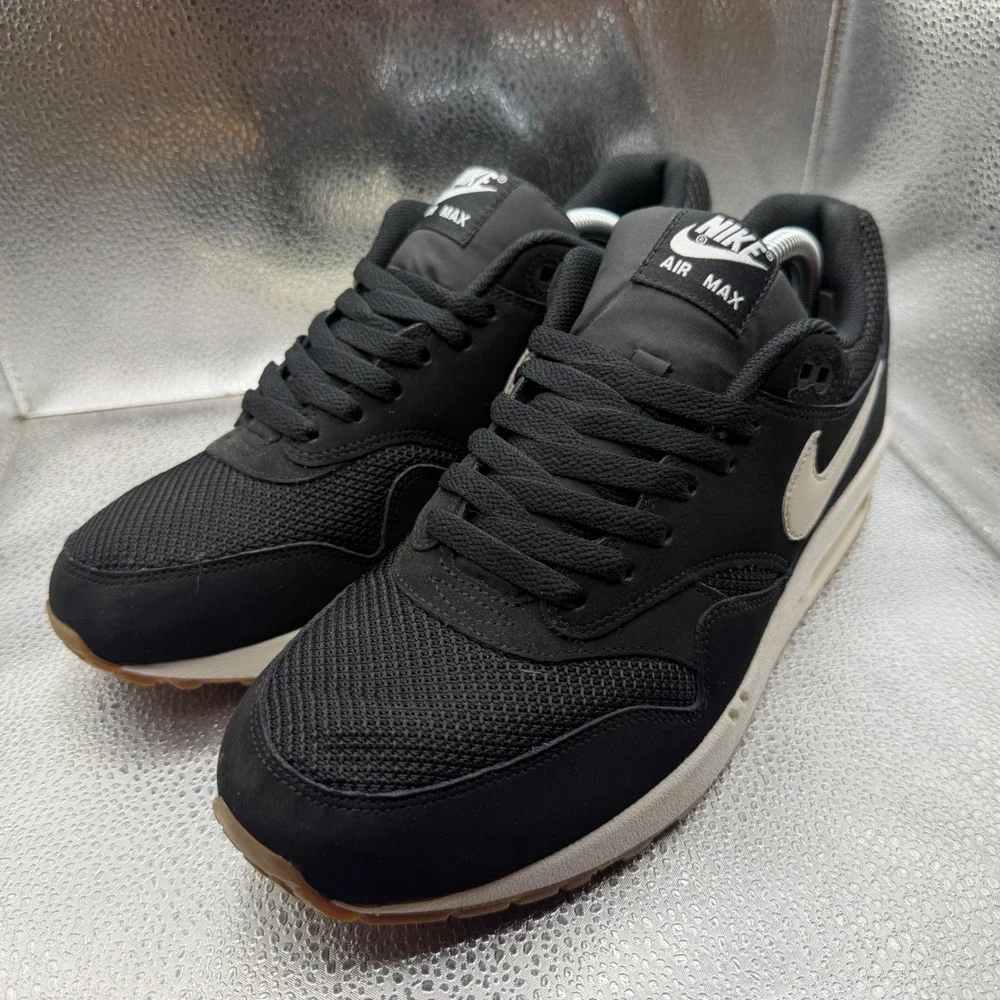 Size 10 Nike Air Max 1 Essential Mens Black Excellent 537383-026 Gum Sole